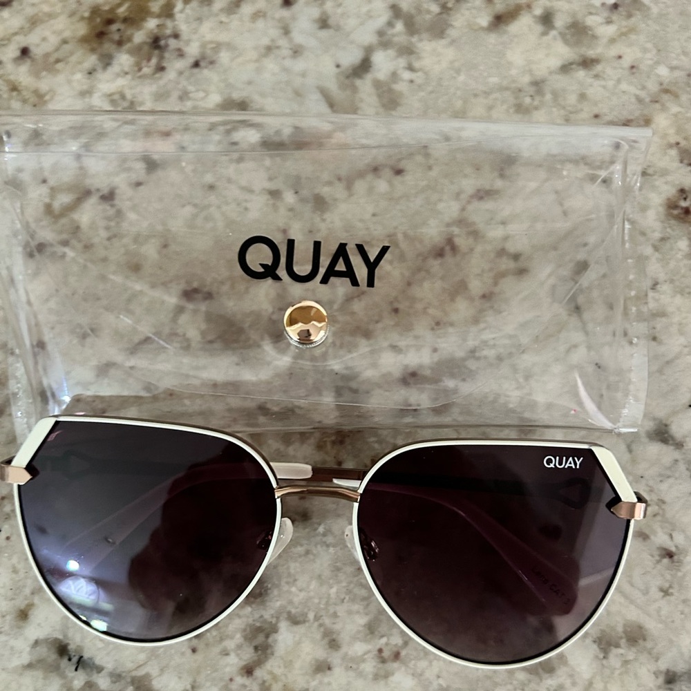 Brand new woman's Quay sunglasses